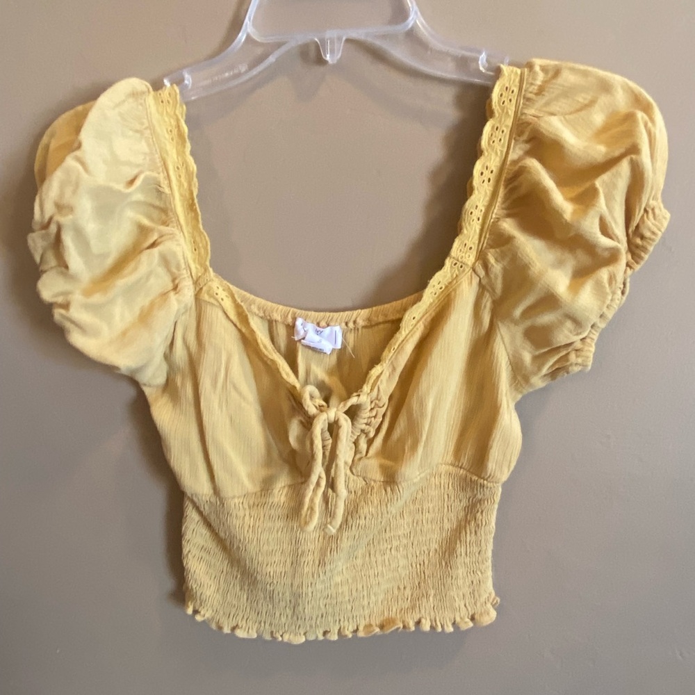 Ivy & Main rayon crop top size small yellow